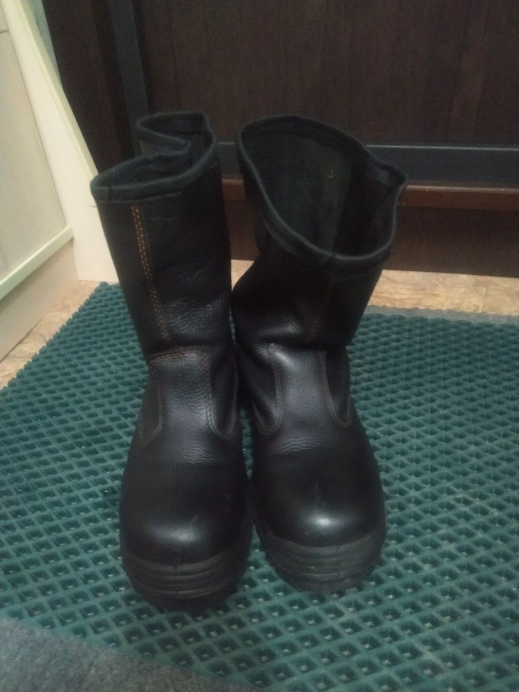 Продам кирзовые сапоги,42 размер.