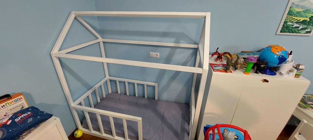 Детско дървено легло