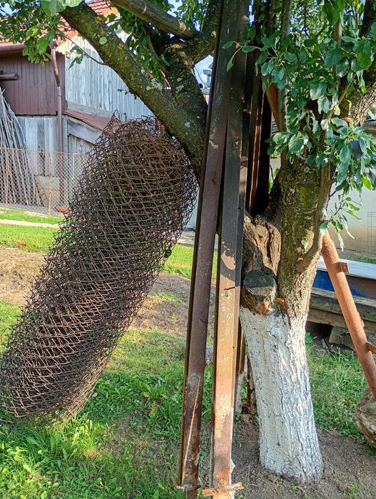 Vând stâlpi de gard din fier din Sina de tren