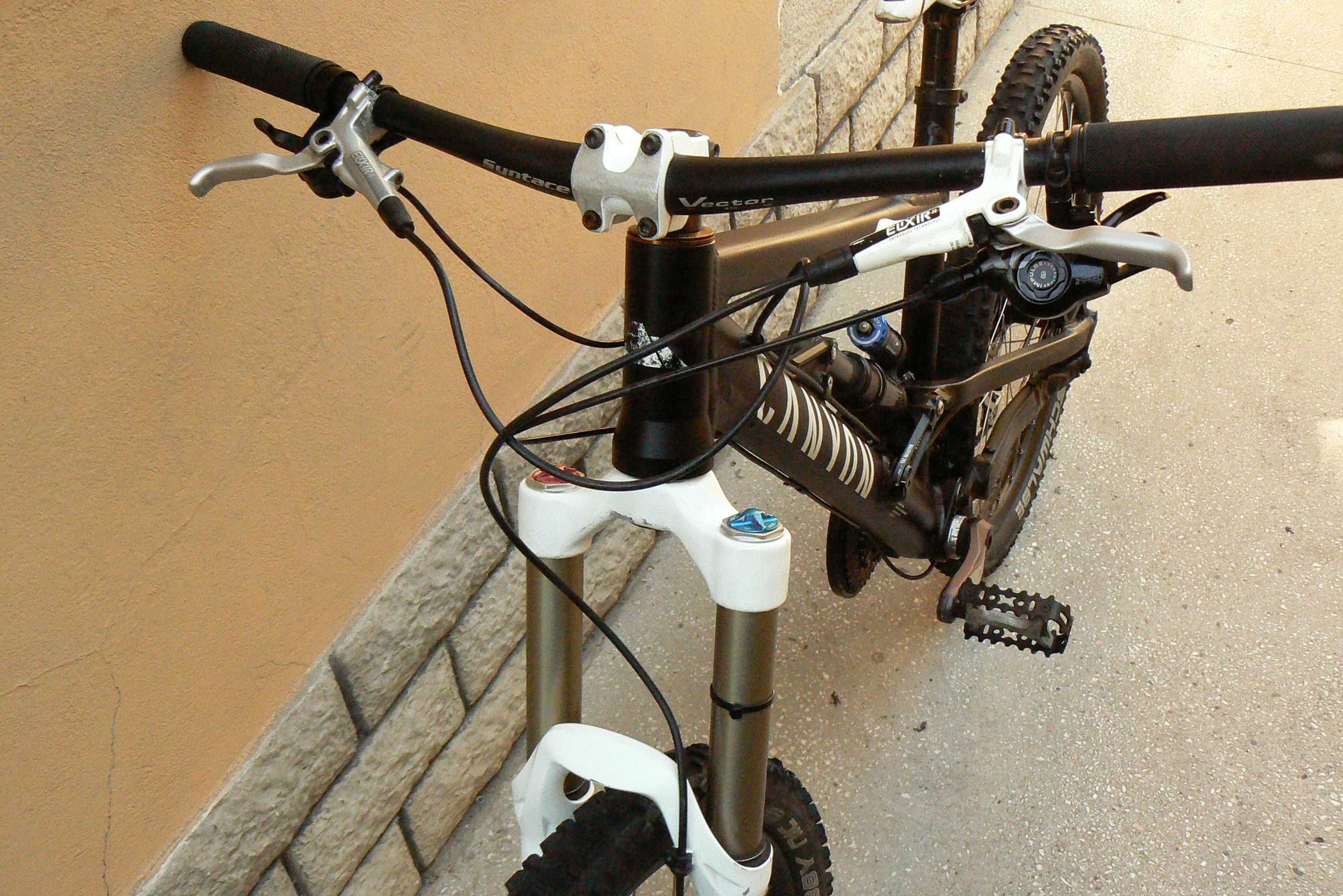 Bicicleta mtb full suspensie Canyon