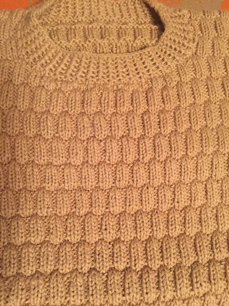 Зимен пуловер ръчно плетиво