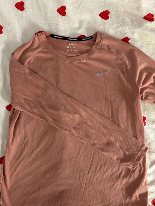 Дамски потници и тениски Nike