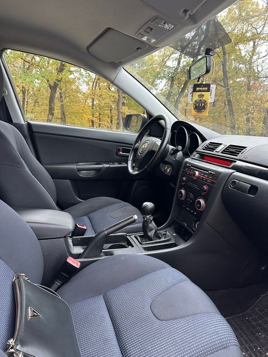 Vând urgent Mazda 3