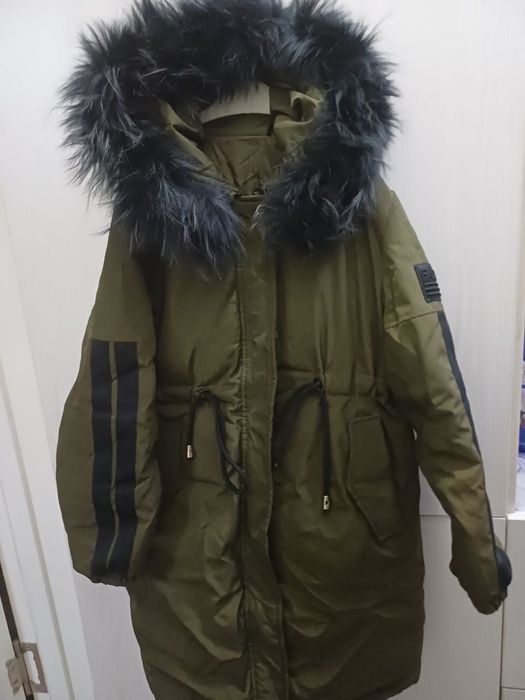Куртка на 10-11 лет, в хорошем состоянии. Натуральный мех