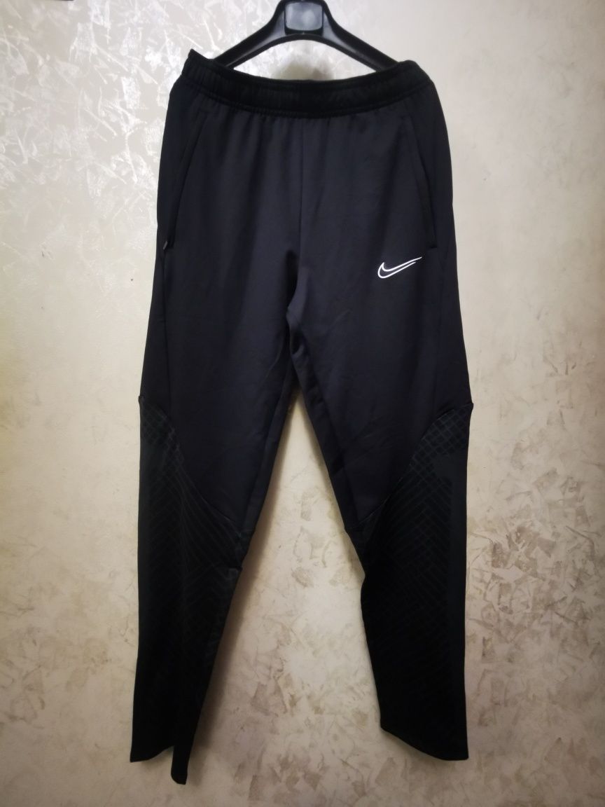 Pantaloni Nike pt copii