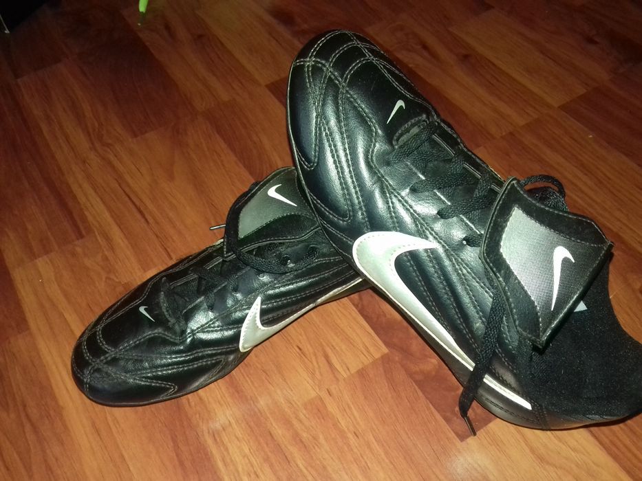 Ghete crampoane,  fotbal