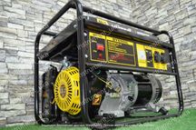 Бензиновый генератор Huter DY6500L