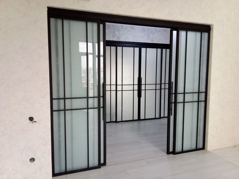 Металический дверы в стиле хай тек