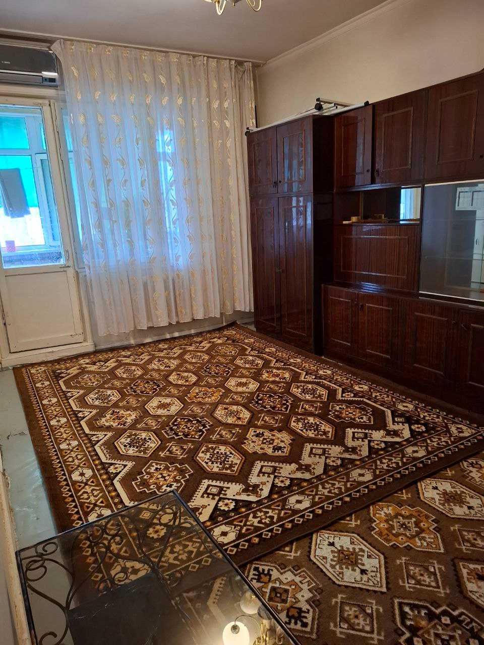 Юнусобод 11 да "МЕГАПЛАНЕТ"олдида студентларга квартира бор.