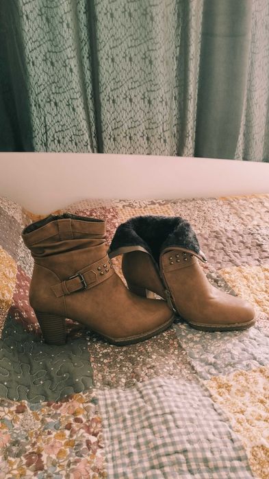 Дамски боти, бежови. Номер 37.