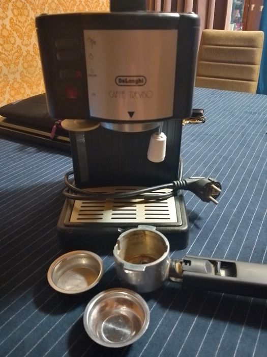 Кафе машина Espresso Delonghi