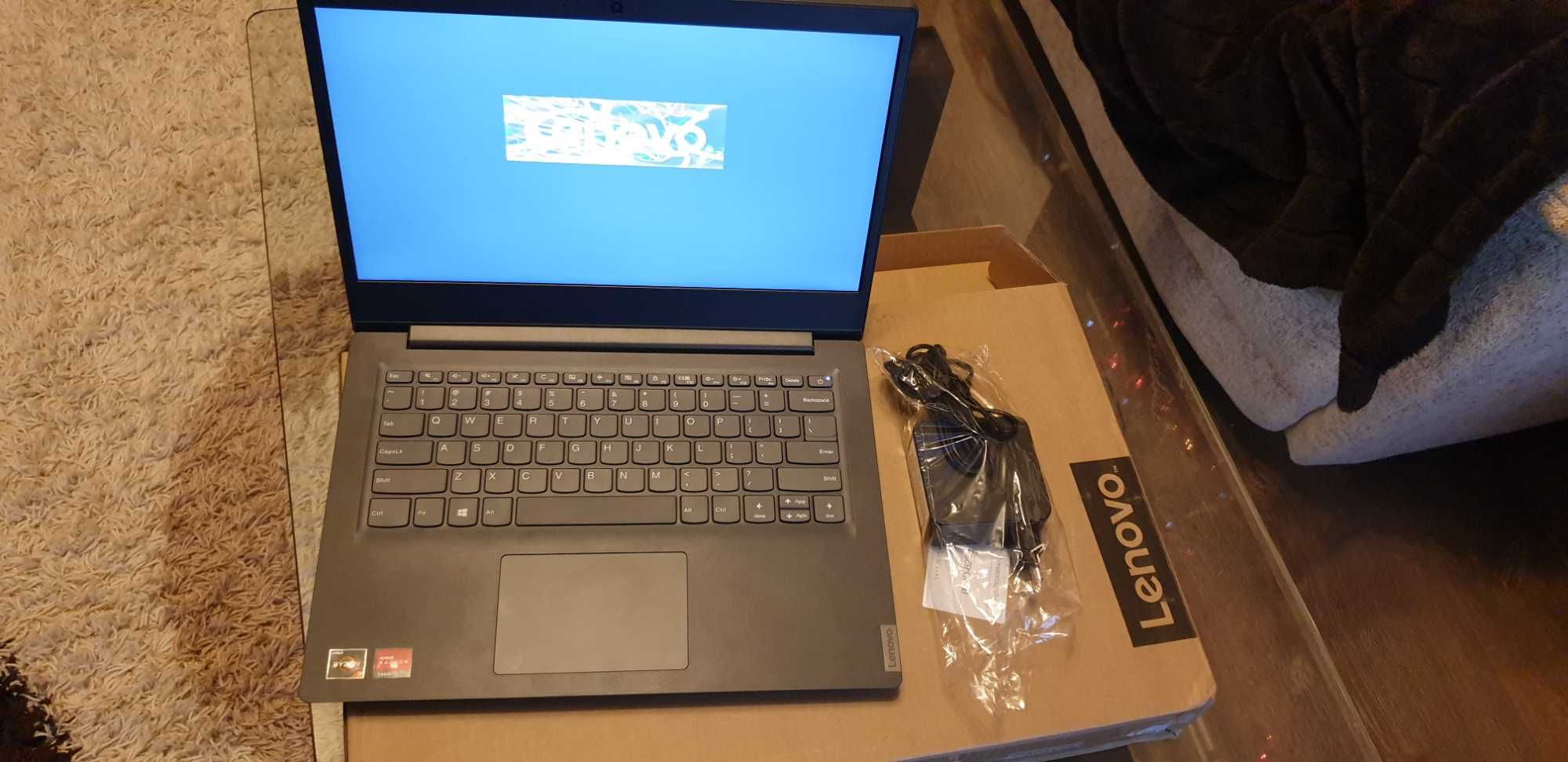 Laptop Lenovo V14-ADA