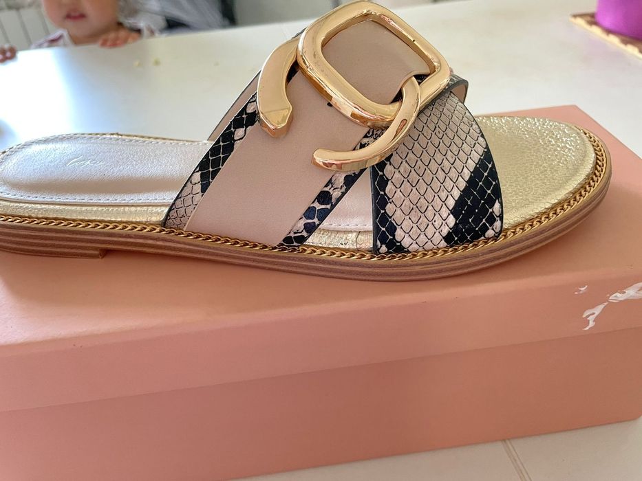 Продам шлепки новую 39 размер