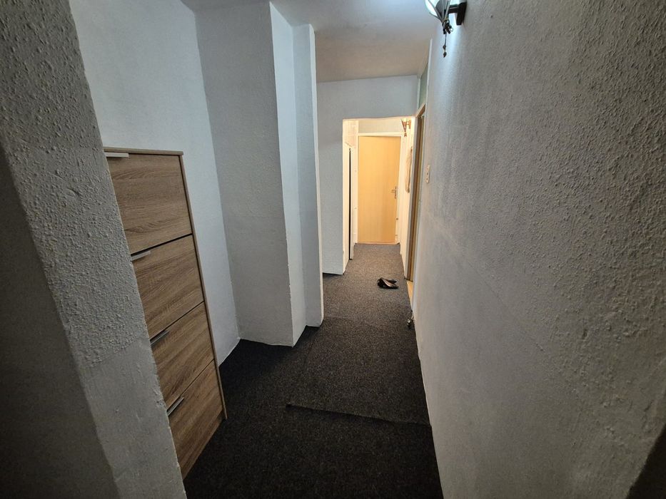 Închiriez apartament 4 camere