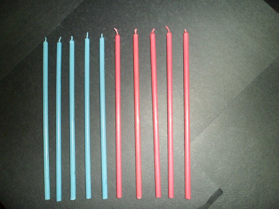 Свечи восковые голубые и розовые