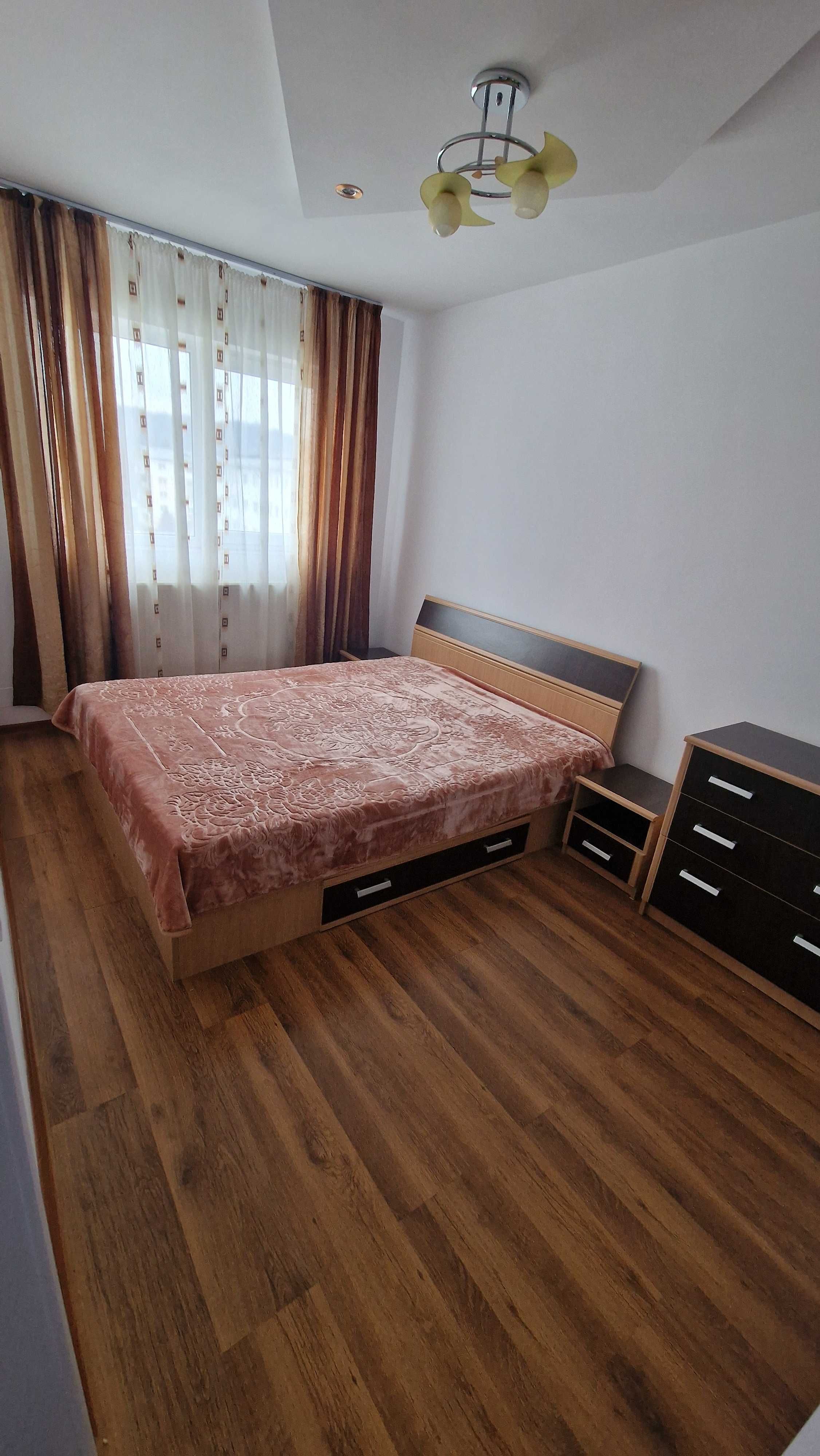Vânzare Apartament Breaza de Sus - 3 Camere - Decomandat, Etaj 4/4
