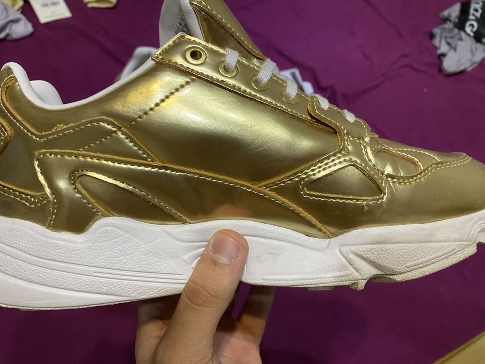 Adidasi adidas Falcon Gold purati o data, marimea 44