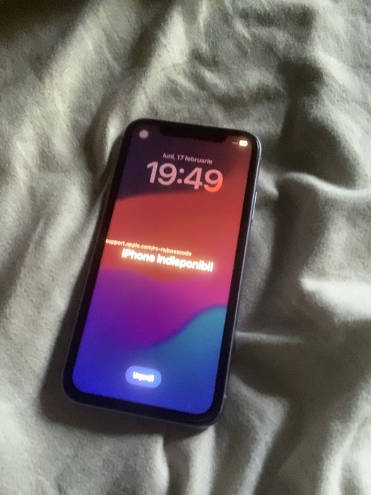 Vând iPhone 11 simplu de piese piese originale pe el