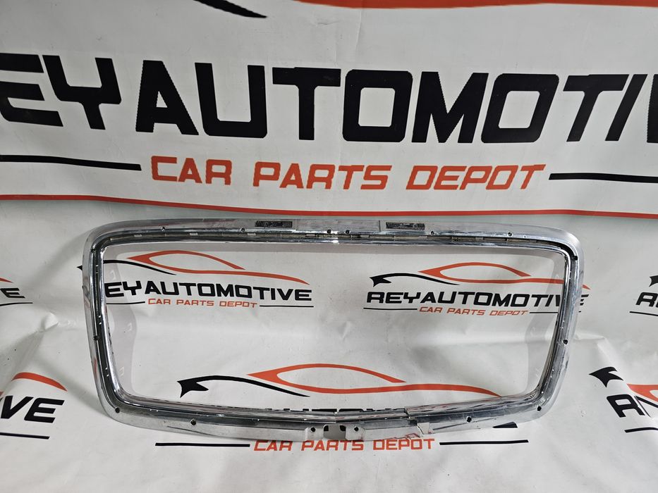 Crom grila radiator Bentley Bentayga avariat