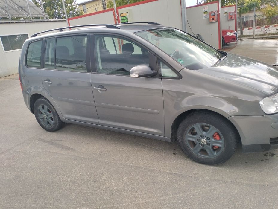 Vând Volskwagen Touran motor 1.9