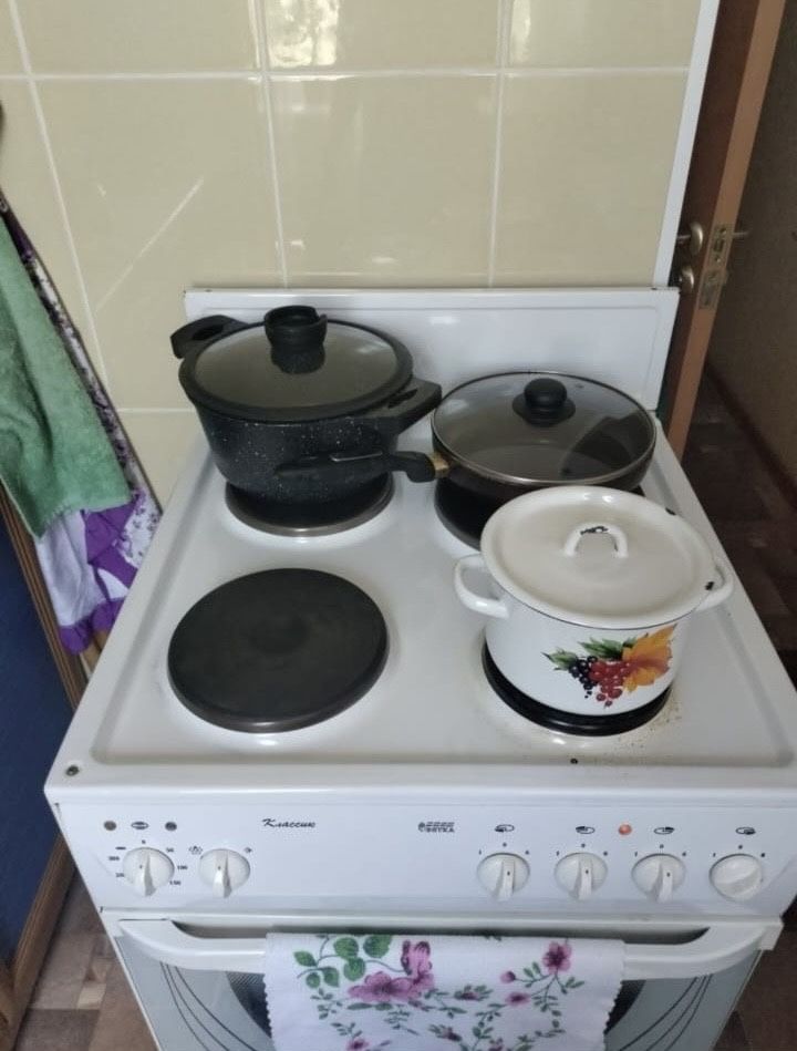 Продам плитку работают все конфорки.
