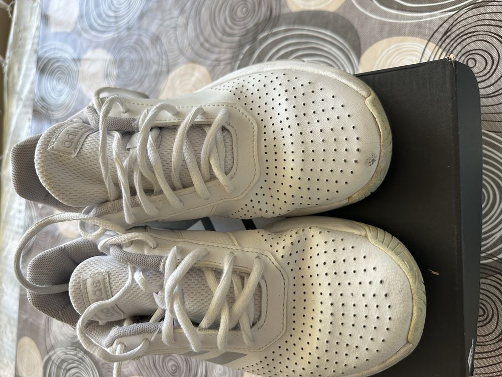 Бели обувки-Adidas