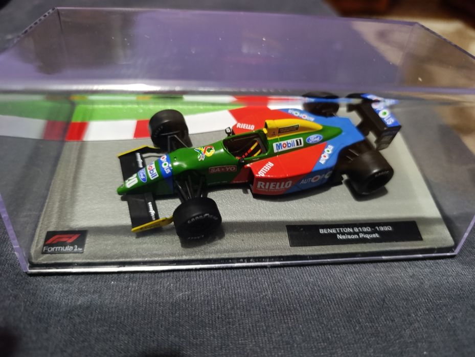 Vând machetă Formula 1