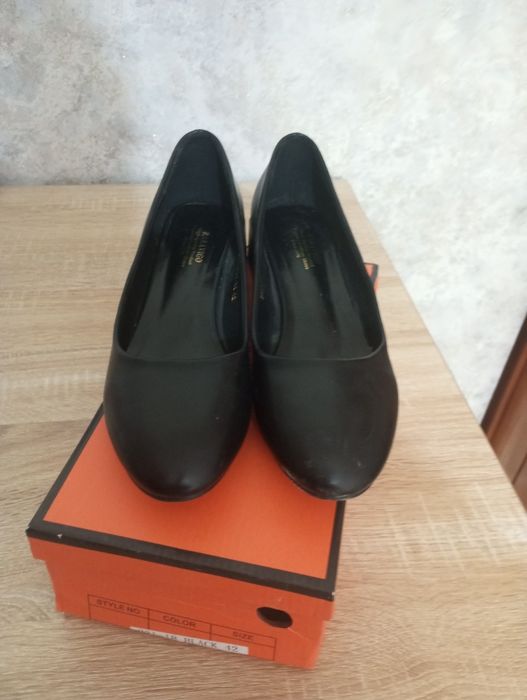 Продаются туфли.