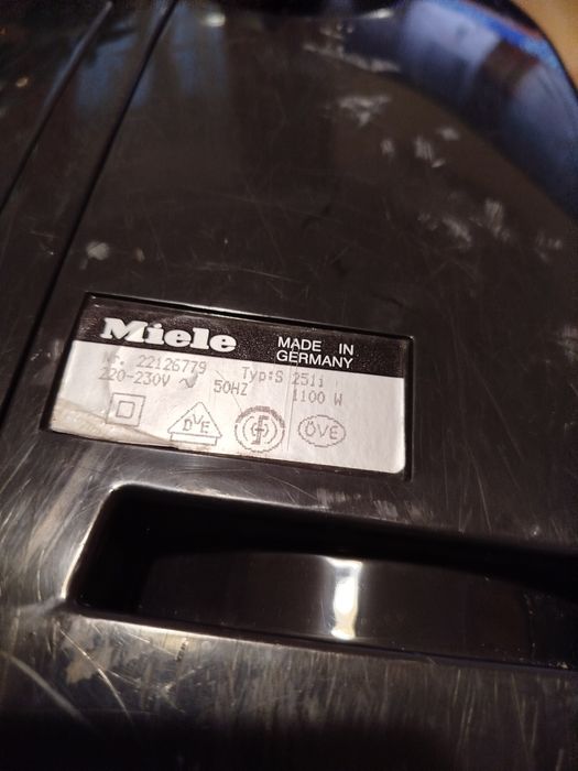 Прахосмукачка Miele 1100w