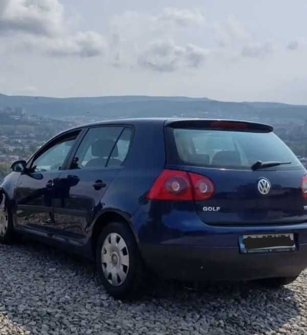 Vând Golf 5 cutie automată 2500euro ultimul preț fix