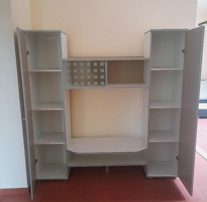 Mobilier modern și practic pentru living - Design curat, compact și fu