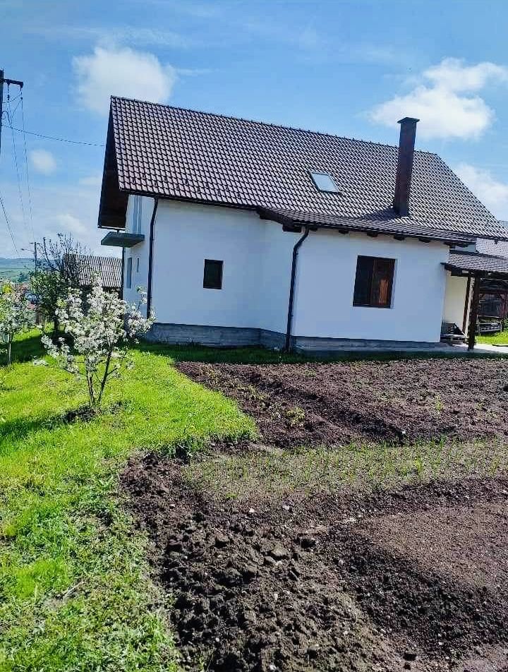 Vând casa cu teren in Toplita, zona Banffy