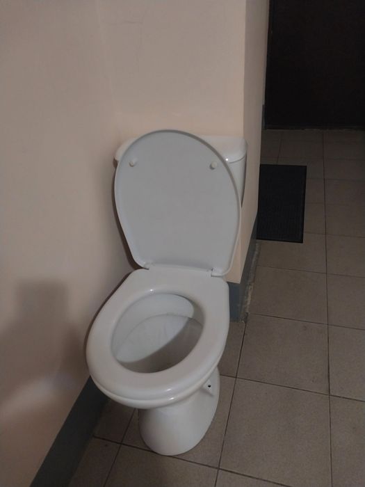 Срочно. Продам унитаз бу