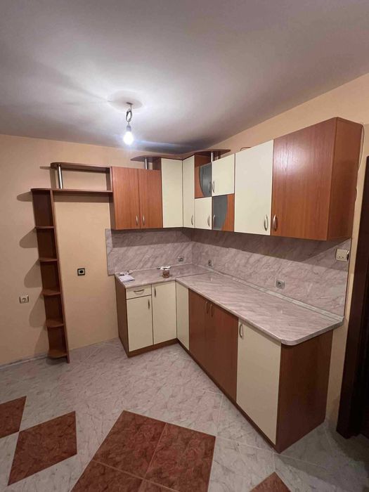 Кухня (неизползвана) + мивка и аспиратор