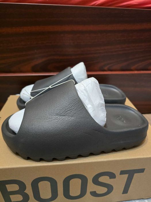 Papuci Yezzy Slides ~ Marimea 41 ~ Noi
