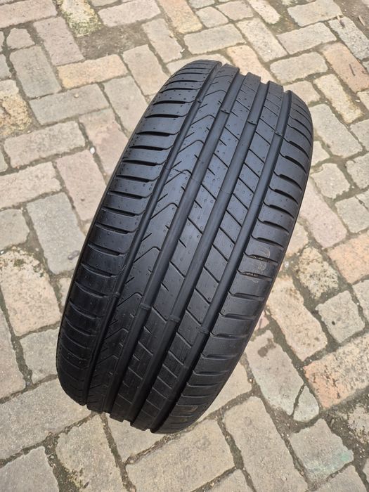 O bucată 225/45 R18 vară - una Pirelli