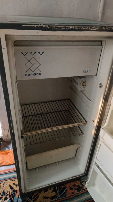 Продаётся холодильник Бирюса (б/у) СССР