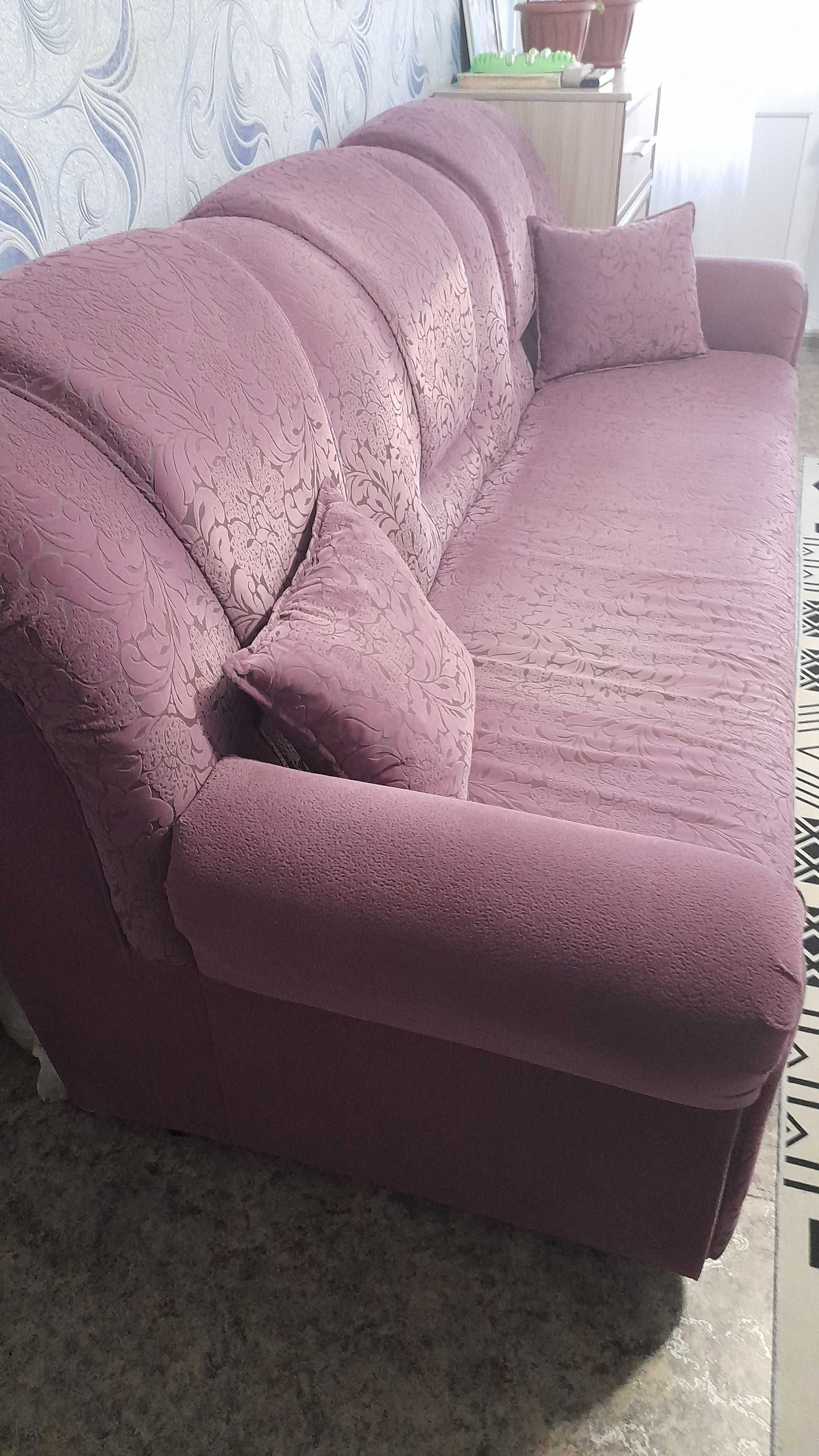 Продам диван и кресло раскладное, б/у,  3+1