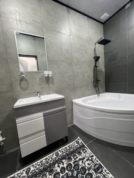 Yangi bozor 22-Maktab yonida  80 Kv remonti yangi jihozlari bilan