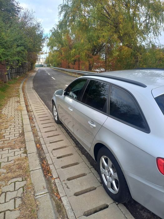 Vând sau schimb cu mcv sau doker Audi  a4 2011 prețul este pentru chas