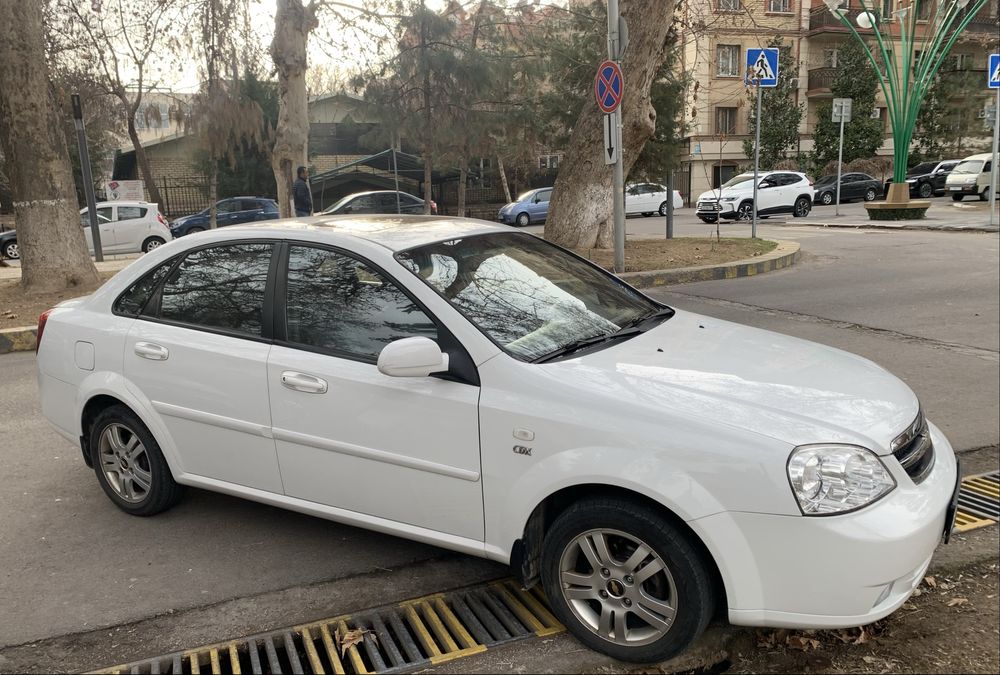 Своя Lacetti 3 позиция - 1.8 автомат