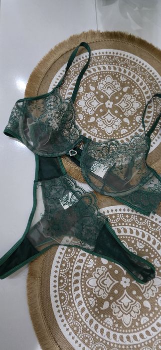 Женское нижнее бельё.