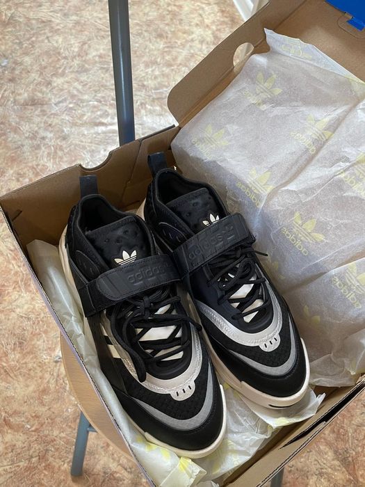 Мужские оригинал Адидас 42 р-р