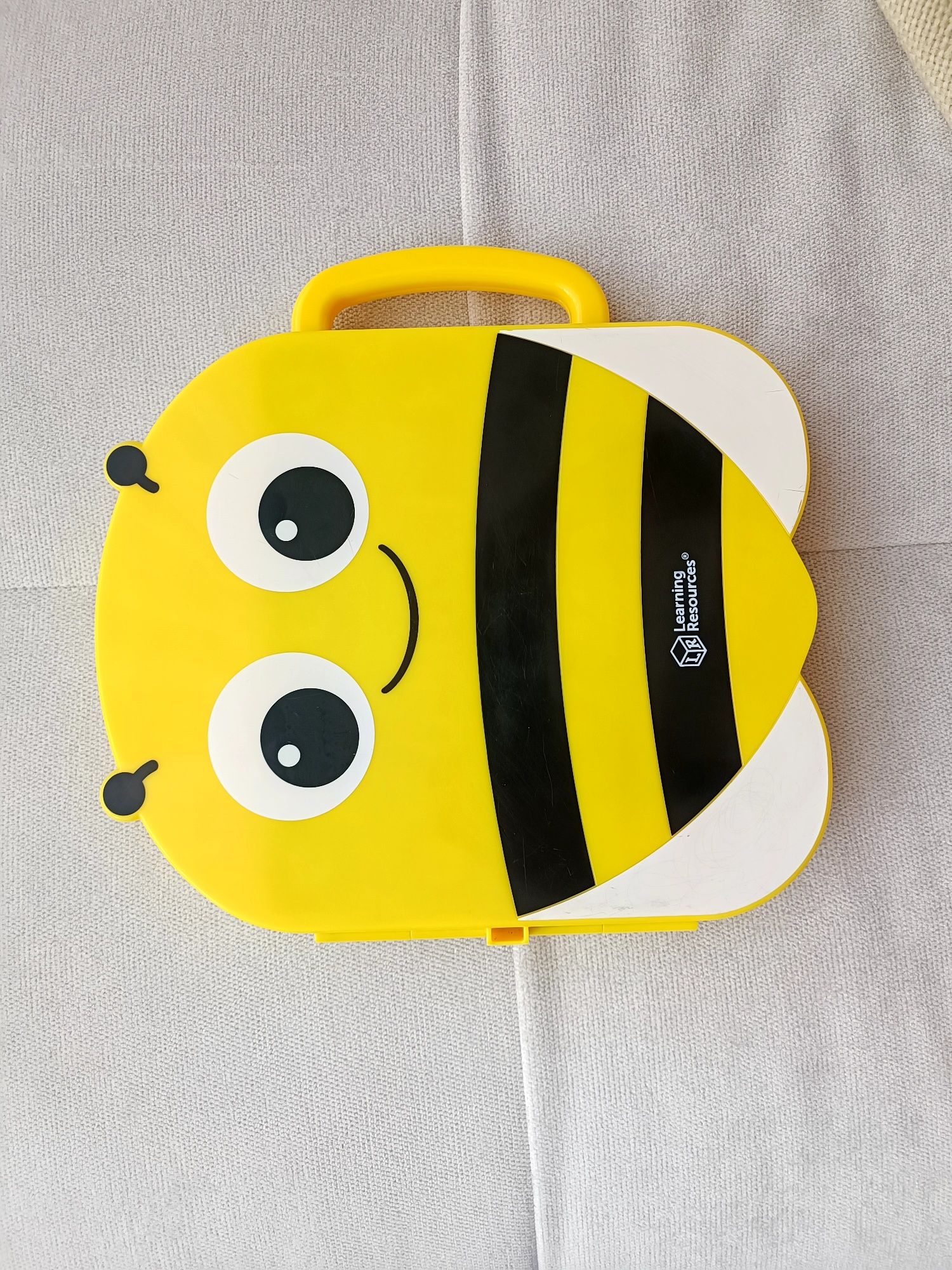 Страхотен детски куфар-пчеличка с английска азбука