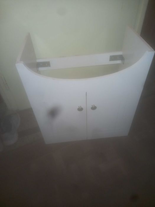 Шкаф за баня за стена практичен 60/30/54