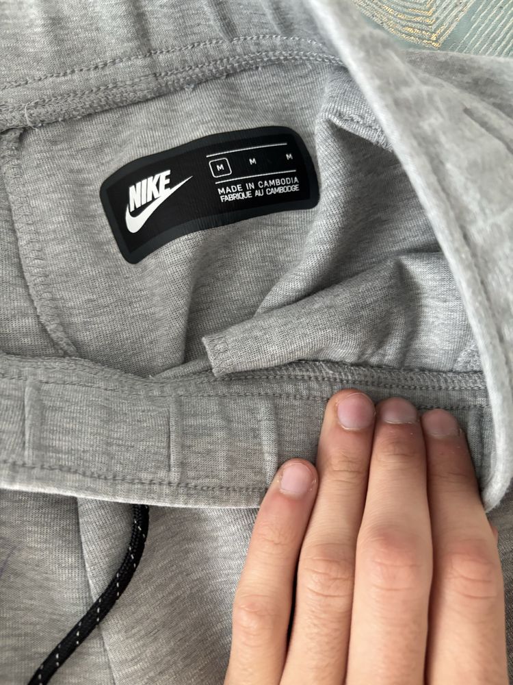 Nike tech fleece.ПРОДАВАМ И горнища