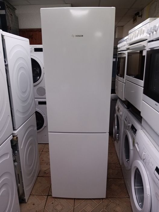 Като нов комбиниран хладилник с фризер Бош Bosch A+++ 2години Гаранция