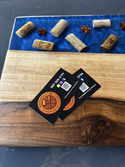 Плато/Дъска от епоксидна смола и орех.