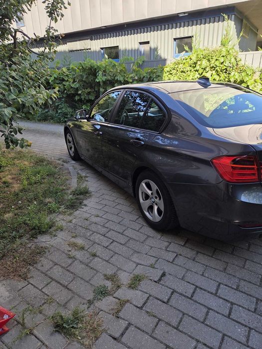 vand BMW seria 320d fara accident