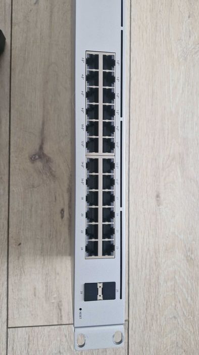 Switch POE Ubiquiti 24 porturi